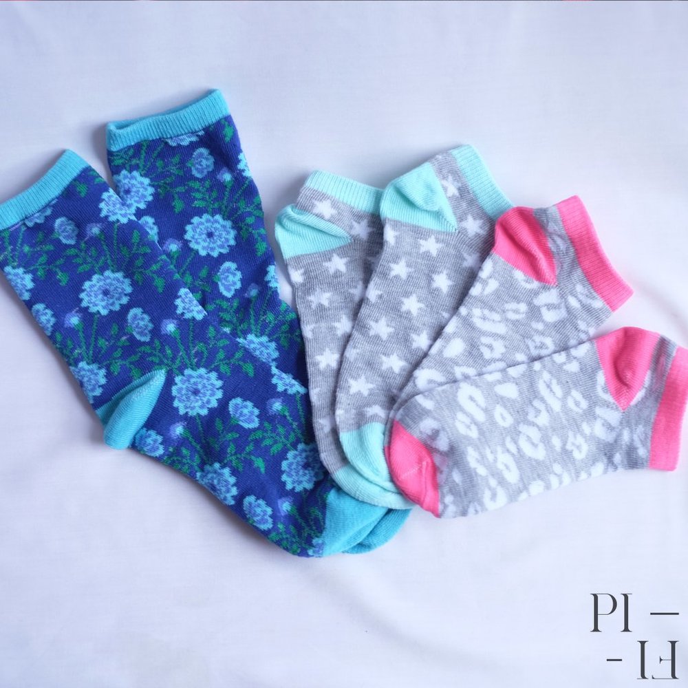 Three pairs of socks with pretty pattern blue pink